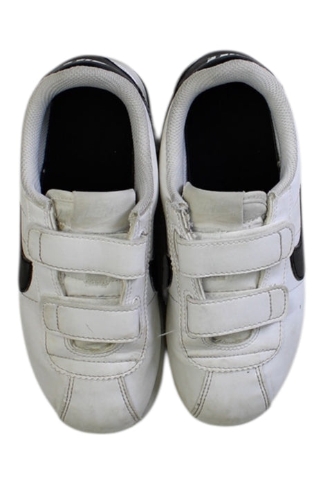 A White Sneakers from Nike in size 6T for boy. (Back View)