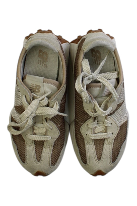 A Beige Sneakers from New Balance in size 6T for neutral. (Back View)