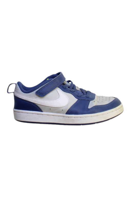 A Blue Sneakers from Nike in size 10Y for boy. (Front View)