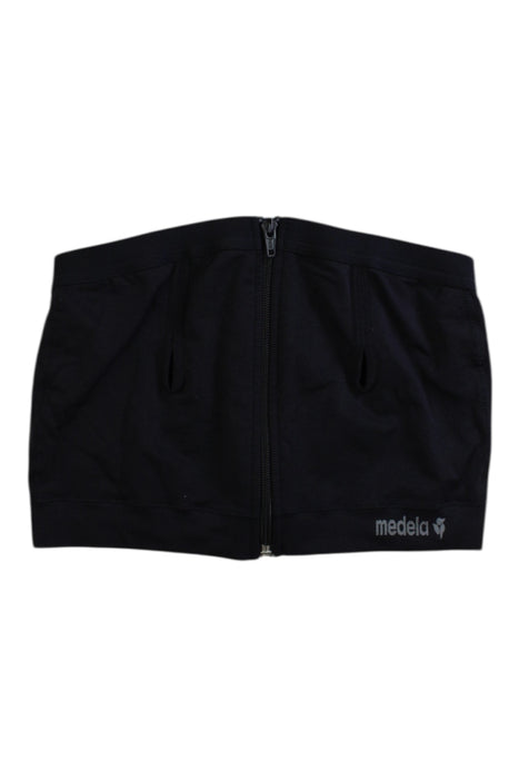 A Black Nursing Covers from Medela in size L for girl. (Front View)