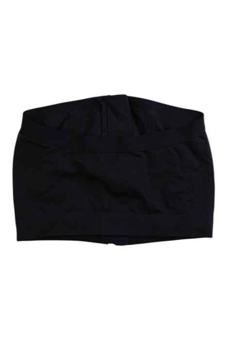 A Black Nursing Covers from Medela in size L for girl. (Back View)