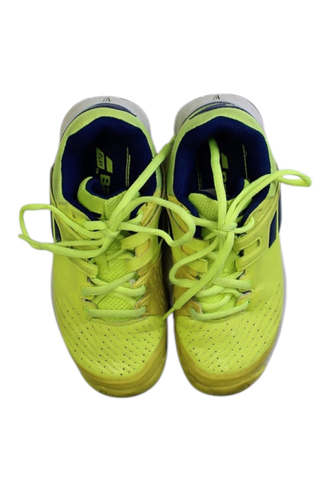A Yellow Sneakers from Babolat in size 7Y for neutral. (Back View)