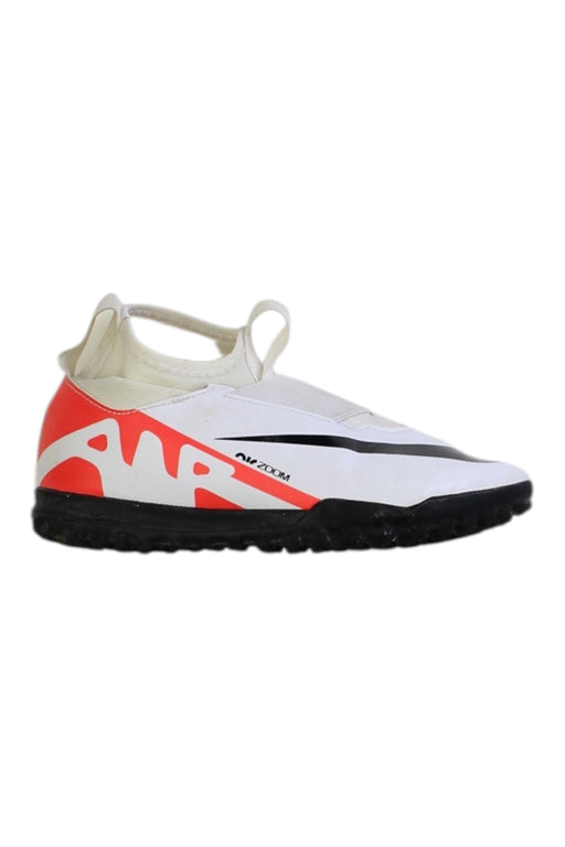 A Multicolour Cleats/Soccer Shoes from Nike in size 7Y for girl. (Front View)