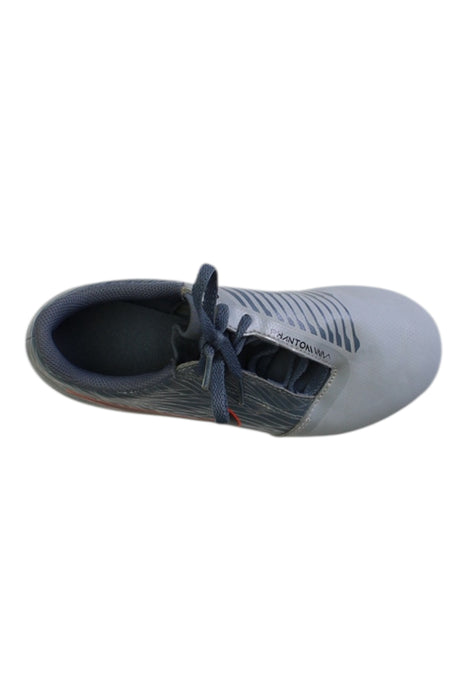A Grey Sneakers from Nike in size 9Y for neutral. (Front View)
