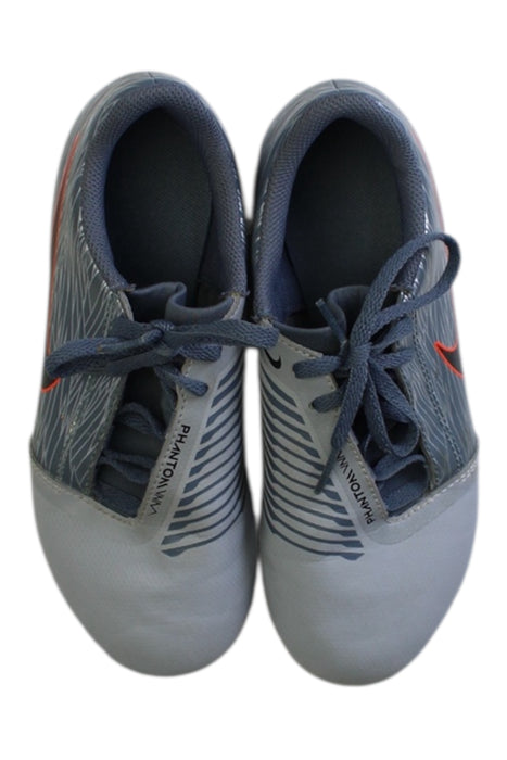 A Grey Sneakers from Nike in size 9Y for neutral. (Back View)