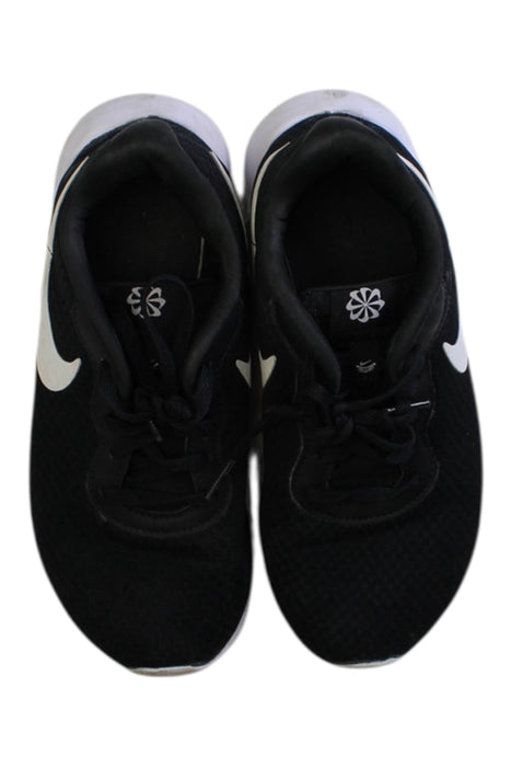 A Black Sneakers from Nike in size 11Y for neutral. (Back View)