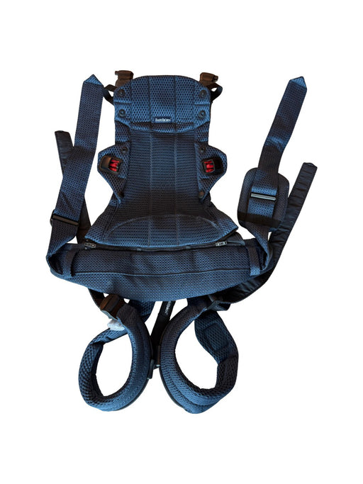 A Blue Baby Carriers from BabyBjorn in size 12-18M for boy. (Front View)