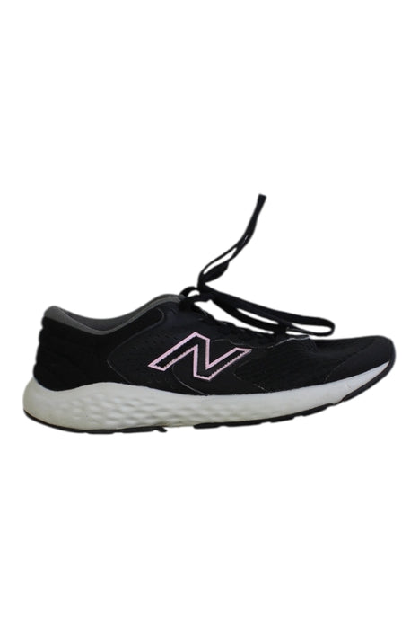 A Black Sneakers from New Balance in size 11Y for girl. (Front View)