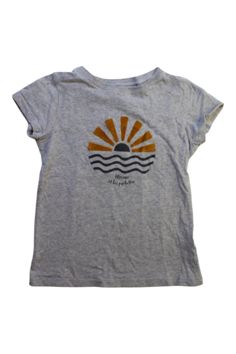 A Grey Short Sleeve T Shirts from Arsène et les pipelettes in size 5T for girl. (Front View)
