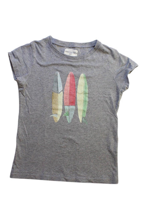 A Grey Short Sleeve T Shirts from Arsène et les pipelettes in size 5T for girl. (Front View)