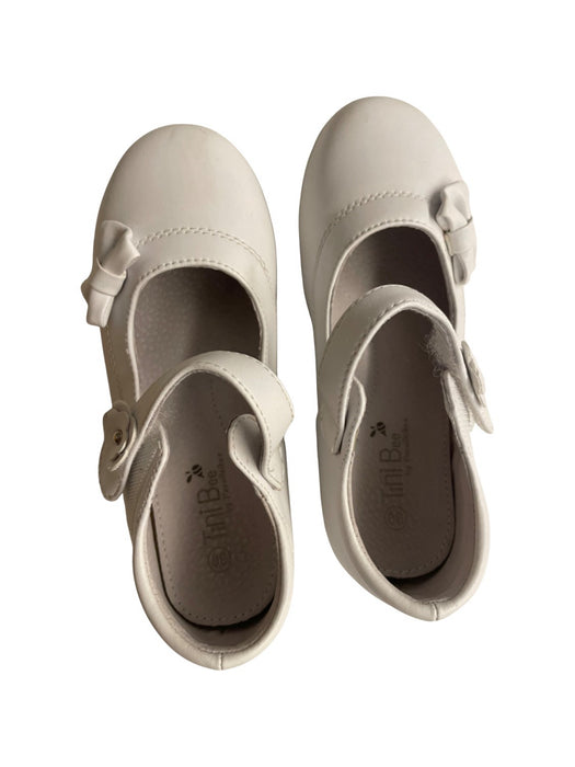 A White Flats from Paralleibee in size 6T for girl. (Front View)