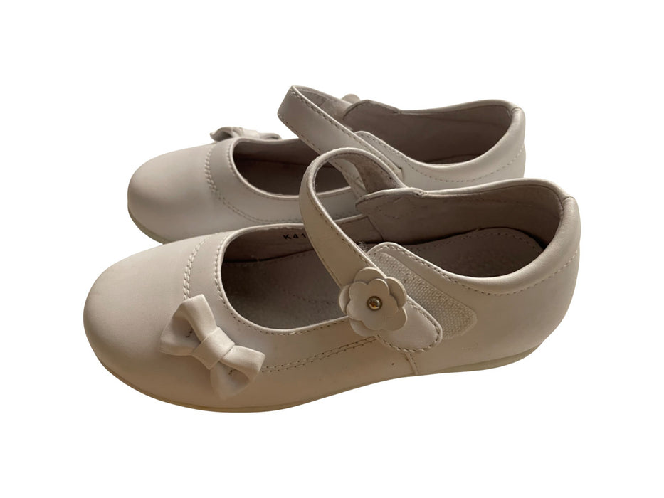A White Flats from Paralleibee in size 6T for girl. (Back View)