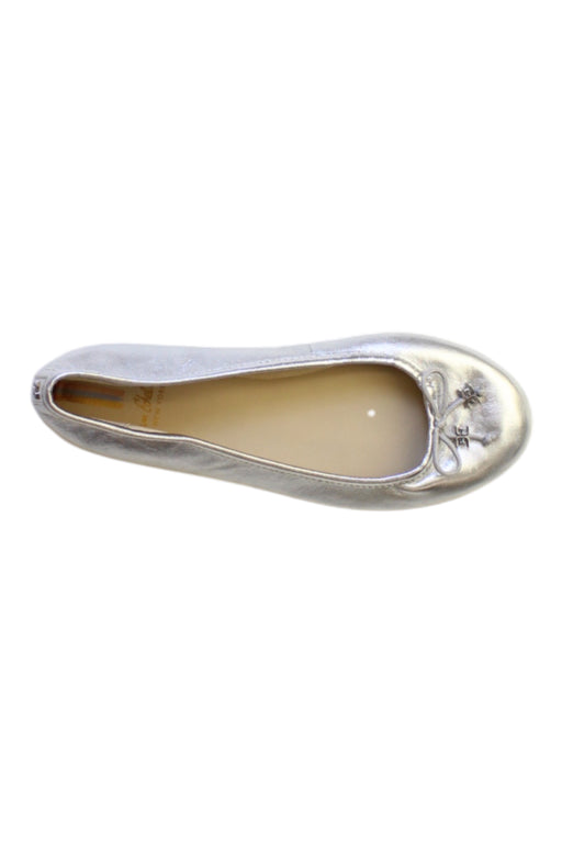 A Silver Flats from Sam Edelman in size 12-18M for girl. (Front View)
