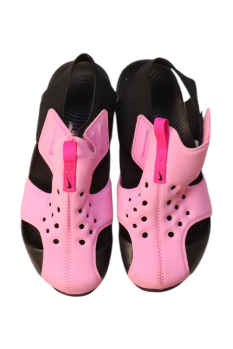 A Pink Sandals from Nike in size 7Y for girl. (Back View)