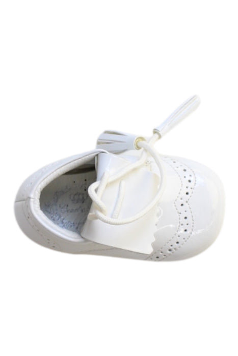 A White Dress Shoes from Couché Tot in size 6-12M for girl. (Front View)