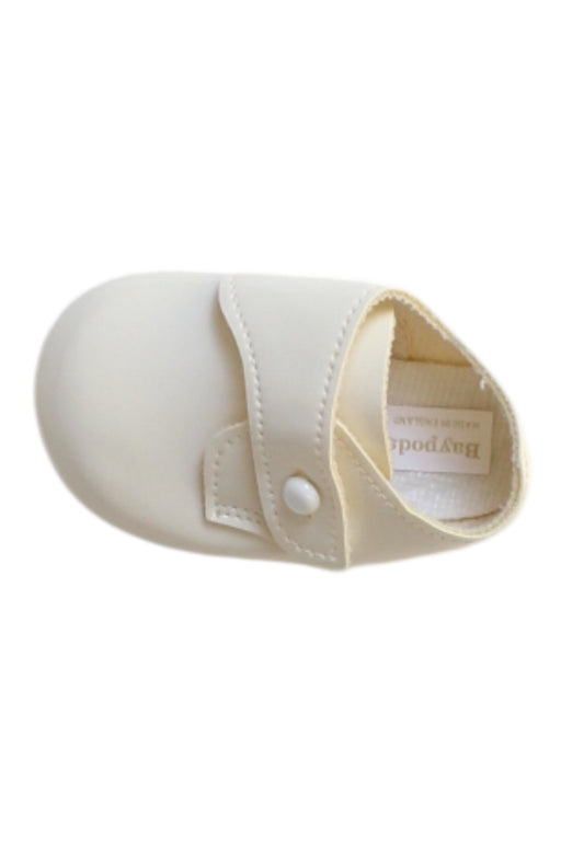 A Ivory Dress Shoes from Baypods in size 3-6M for girl. (Front View)