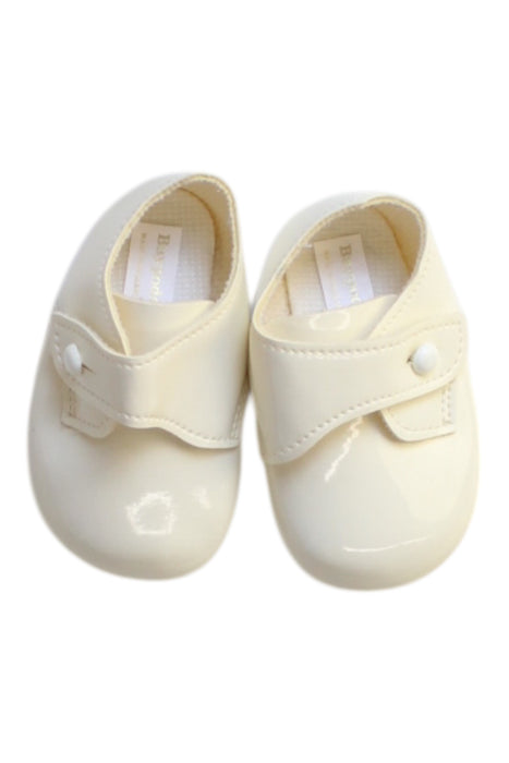 A Ivory Dress Shoes from Baypods in size 3-6M for girl. (Back View)