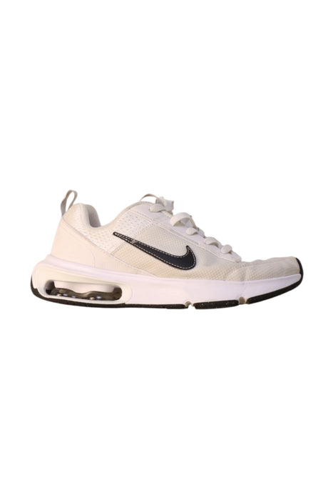 A White Sneakers from Nike in size 12Y for neutral. (Front View)