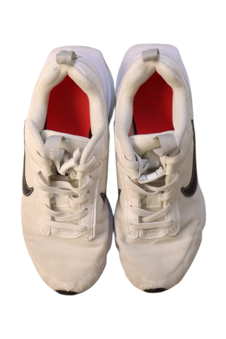 A White Sneakers from Nike in size 12Y for neutral. (Back View)