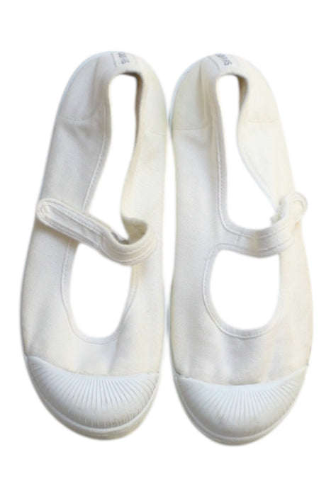 A White Flats from Jacadi in size 7Y for girl. (Back View)