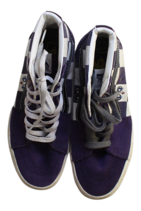 A Purple Sneakers from Vans in size 12Y for girl. (Back View)