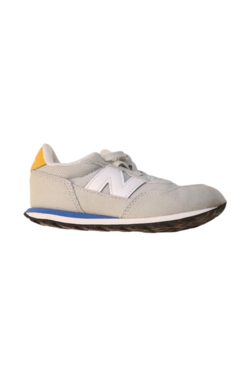 A Beige Sneakers from New Balance in size 4T for neutral. (Front View)