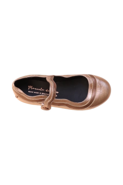 A Brown Flats from Manuela de Juan in size 4T for girl. (Front View)