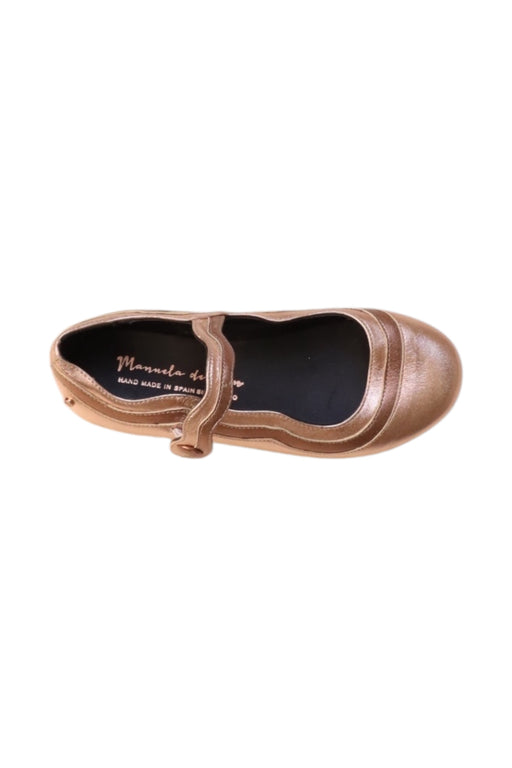 A Brown Flats from Manuela de Juan in size 4T for girl. (Front View)