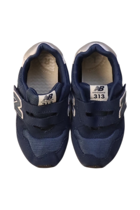 A Navy Sneakers from New Balance in size 4T for neutral. (Back View)