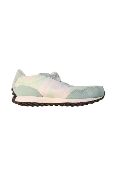 A Multicolour Sneakers from New Balance in size 4T for neutral. (Front View)