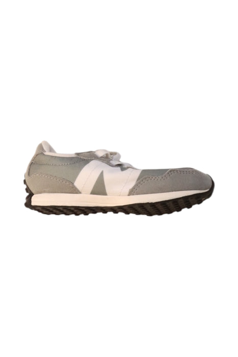 A Grey Sneakers from New Balance in size 4T for neutral. (Front View)