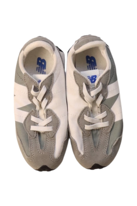 A Grey Sneakers from New Balance in size 4T for neutral. (Back View)