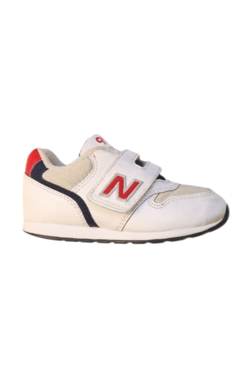 A Multicolour Sneakers from New Balance in size 3T for neutral. (Front View)