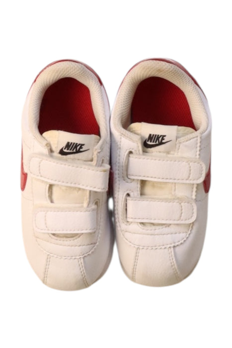 A White Sneakers from Nike in size 3T for neutral. (Back View)