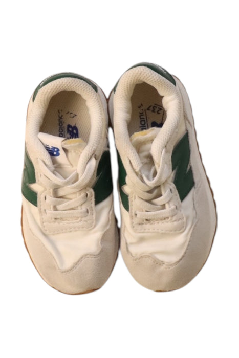 A White Sneakers from New Balance in size 3T for neutral. (Back View)