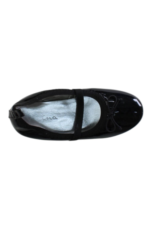 A Black Flats from Nina in size 6T for girl. (Front View)