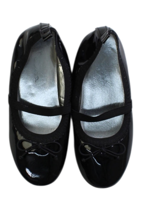 A Black Flats from Nina in size 6T for girl. (Back View)