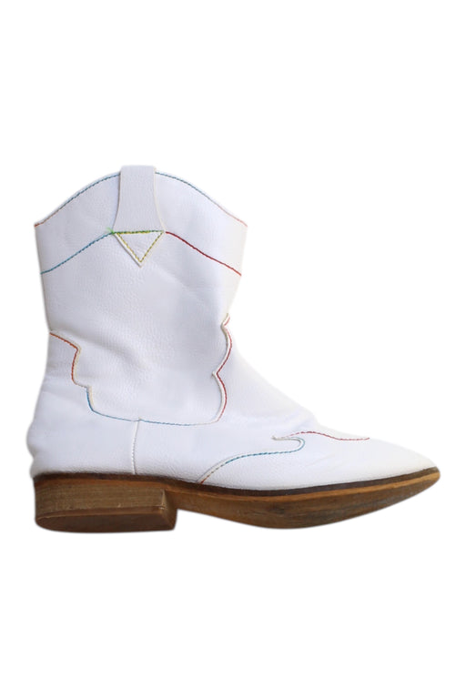 A White Casual Boots from Seed in size 6T for girl. (Front View)