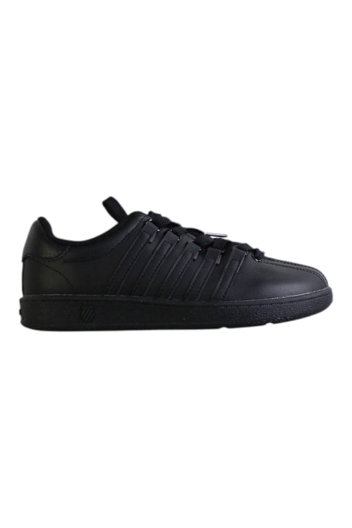 A Black Sneakers from K-Swiss in size 7Y for boy. (Front View)