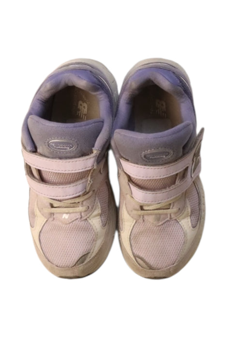A Purple Sneakers from New Balance in size 7Y for neutral. (Back View)