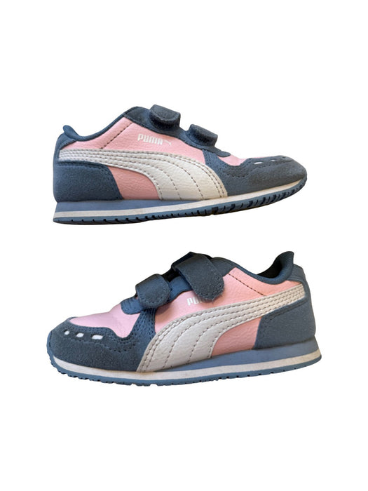 A Grey Sneakers from Puma in size 3T for girl. (Front View)