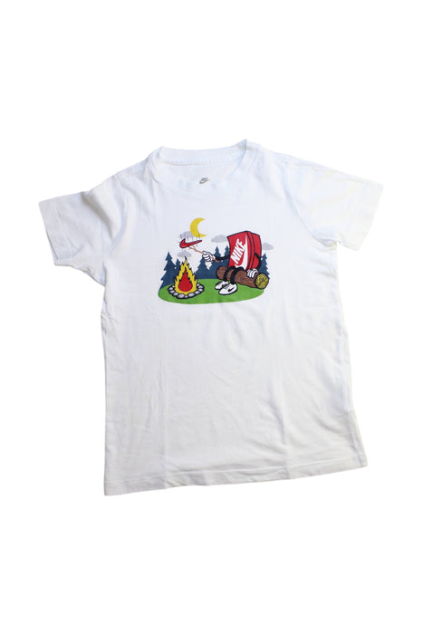 A White Short Sleeve T Shirts from Nike in size 8Y for boy. (Front View)