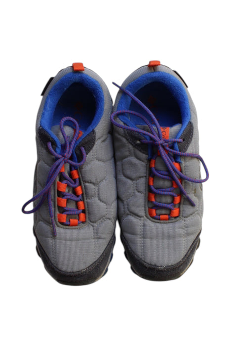 A Grey Sneakers from Columbia in size 9Y for boy. (Back View)