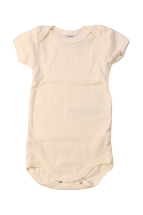 A Ivory Short Sleeve Bodysuits from Petit Bateau in size 0-3M for neutral. (Front View)