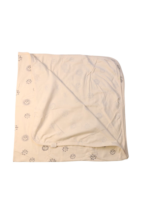 A Ivory Blankets from Wilson & Frenchy in size O/S for neutral. (Back View)