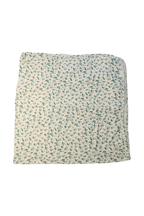 A White Blankets from Wilson & Frenchy in size O/S for neutral. (Front View)