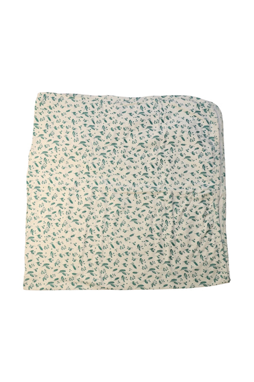 A White Blankets from Wilson & Frenchy in size O/S for neutral. (Front View)
