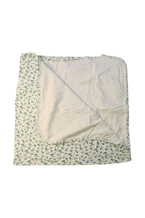 A White Blankets from Wilson & Frenchy in size O/S for neutral. (Back View)