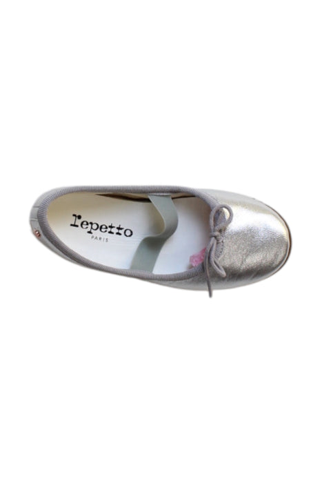 A Silver Flats from Repetto in size 4T for girl. (Front View)