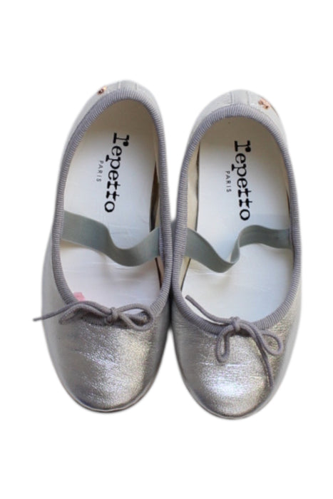 A Silver Flats from Repetto in size 4T for girl. (Back View)